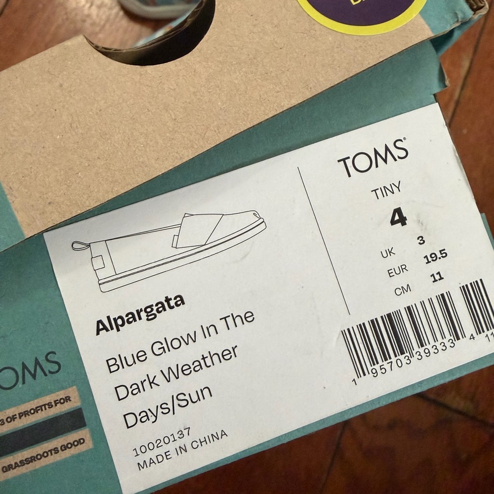 New TOMS Toddler Girl’s Blue Glow in the Dark Tiny Alpargata US Size 4C - Picture 9 of 9